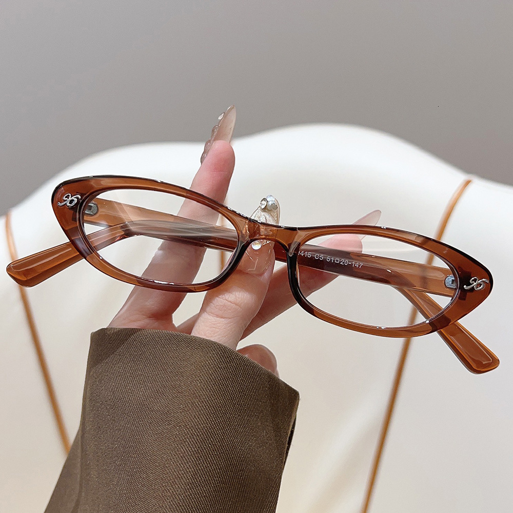 New Japanese-Style Small Square Glasses Women, Retro, Unique, Casual, Versatile, Suitable For Street Photography, Makes The Face Look Smaller Without - view 3