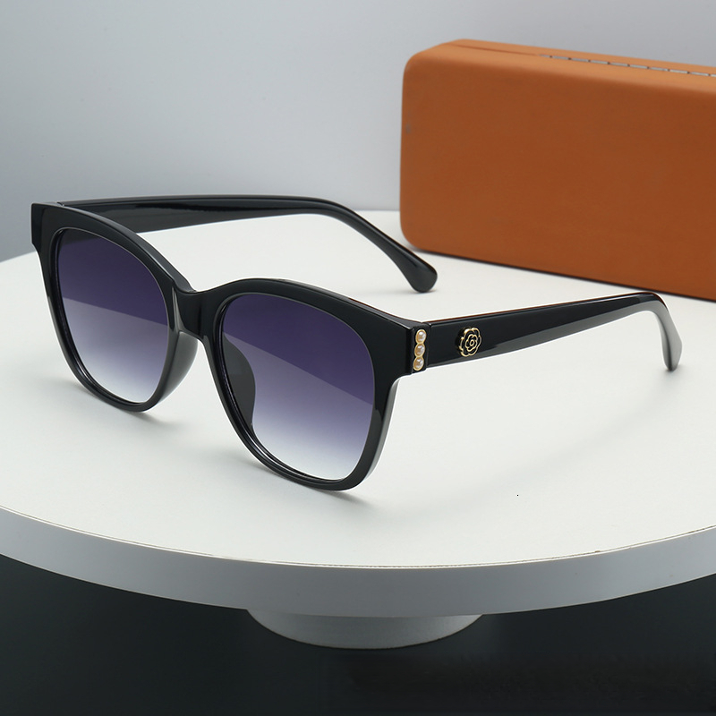 2026 Designer's New Oval Frame With Pearl Inlay Versatile For Daily Leisure Luxurious And High-end Small Fragrance Sunglasses Popular UV Resistan - view 6