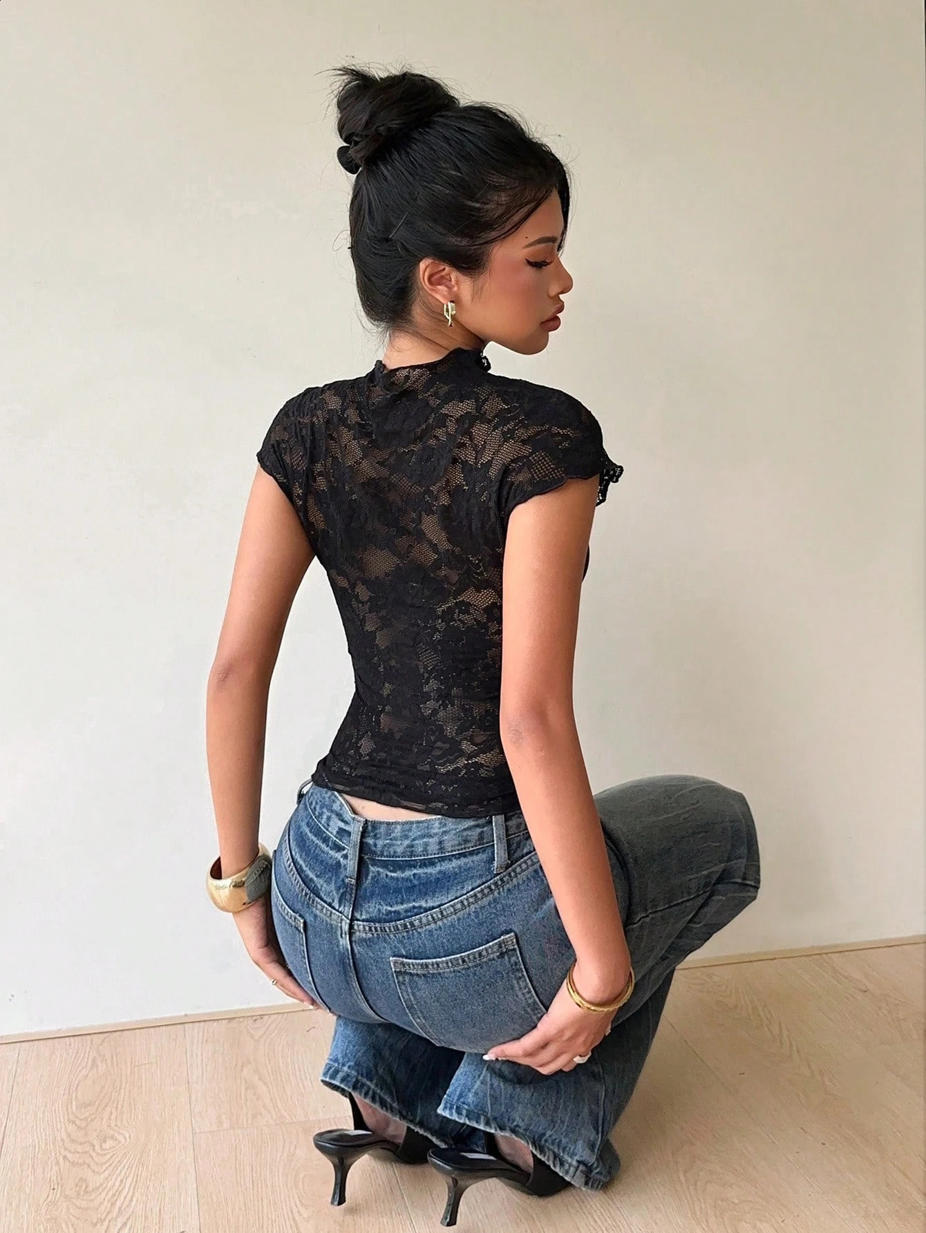 Womens Sexy Lace Patchwork Front Hollow Out Short Sleeve T-Shirt Casual Slim Fit Solid Color Crop Top Spring/Summer 2026 260626 - view 7