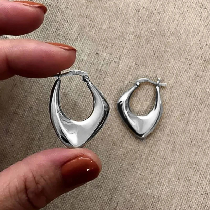 Huitan Geometric Metal Hoop Earrings for Women Gold ColorSilver Color Fashion Ladys Ear Earrings Daily Wear Versatile Jewelry 260626 - view 7