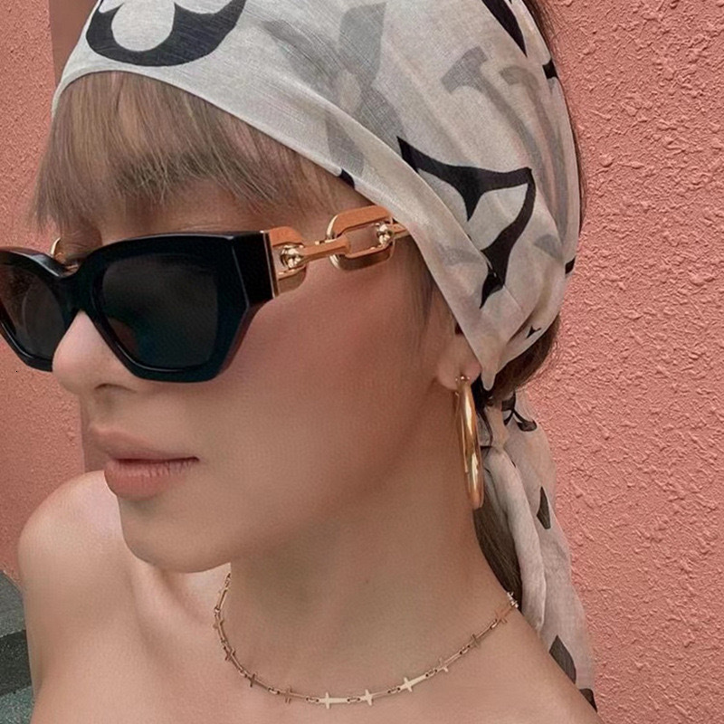2026 Designer's Popular Cat Eye Sunglasses For Women Personalized Chain Retro Glasses Trendy Street Photography UV Protection Luxurious Sun Shadi - view 5