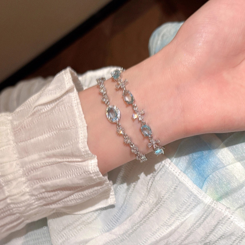 Bracelet Exquisite Oval Flower Bracelet For Women Fashionable And Adjustable The Tail Buckle Can Be Flexibly Changed To Adapt To Various Cuff Clothing - view 5