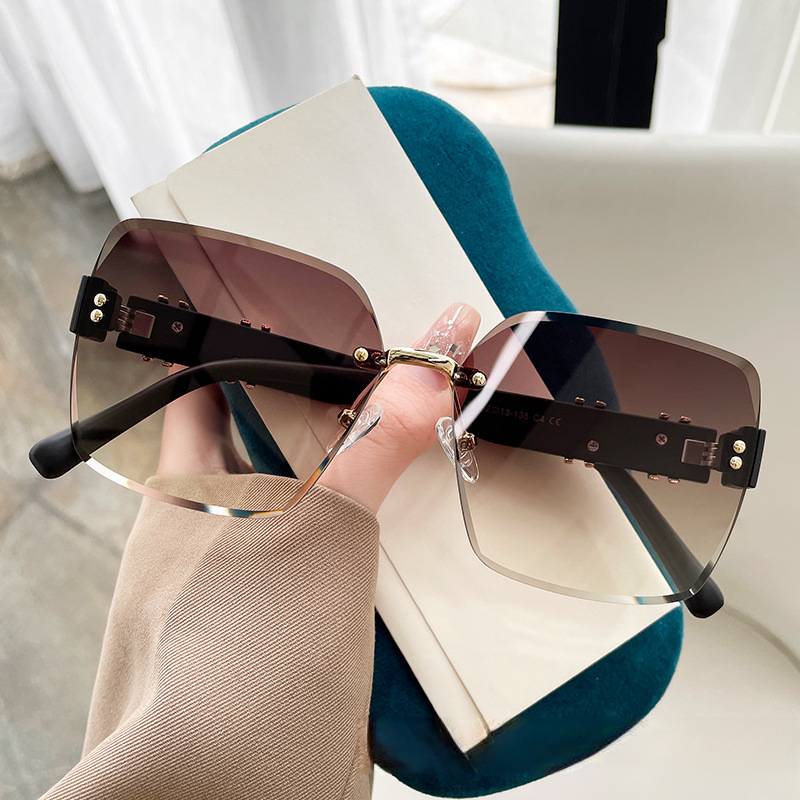 2026 Designer's New Niche Luxury Personalized Casual Versatile Frameless Diamond Trimmed H-letter Diamond Inlaid Women's Sunglasses UV Resis - view 3