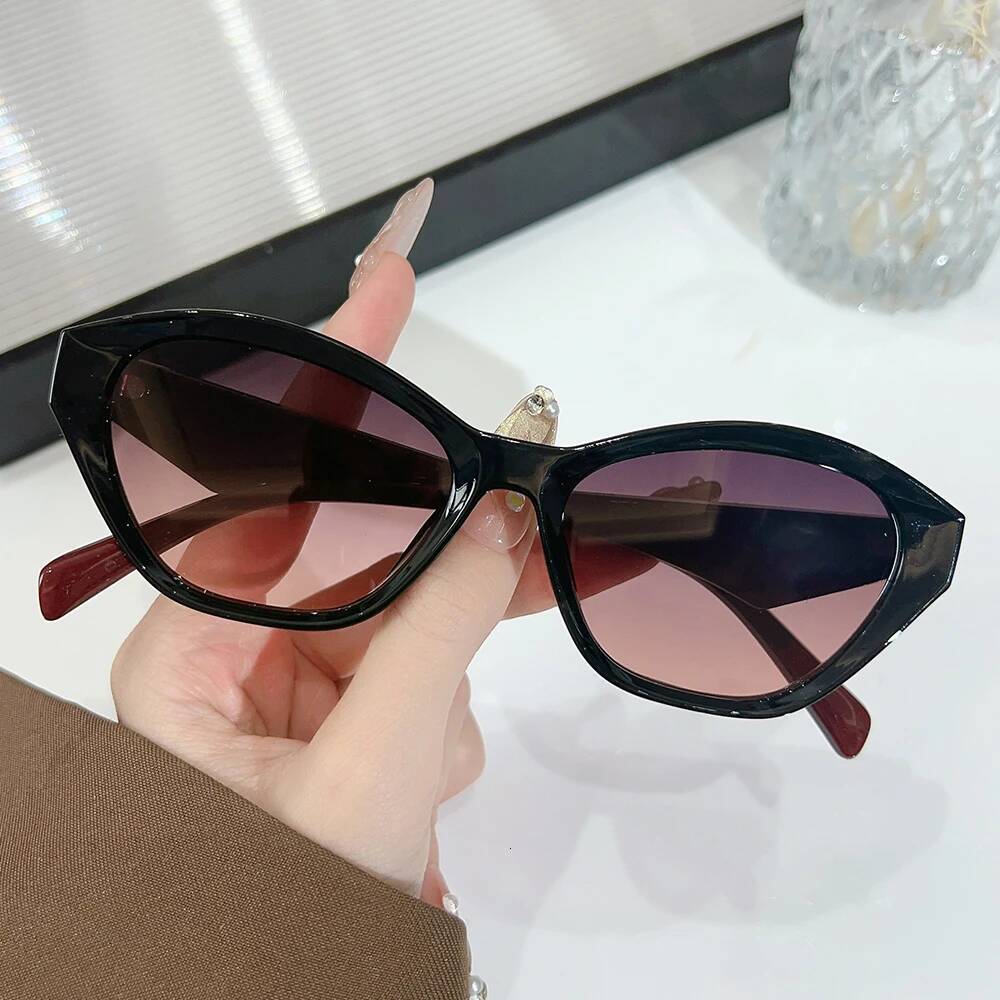Cool Frames Glasses With A Distinctive Contour. The Unique Geometric Shape, Fashionable And Versatile, Perfect For Daily Outings - view 4