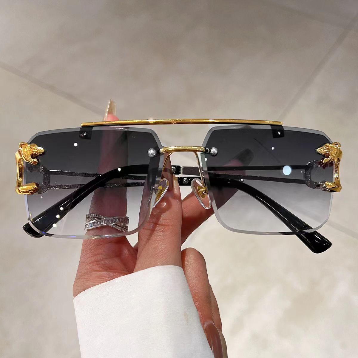 Square Small Frame Ocean Sunglasses 2026 Designer's New Full PC Frameless Ins Trendy Sunglasses Street Photography Glasses Personality Trend Fash - view 5