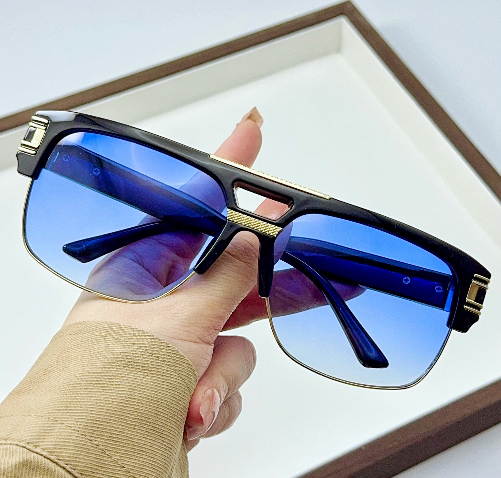 2026 Designer's New Metal Sunglasses Men's Box Retro Trendy Large Frame Sunglasses Women's Street Photography Fashion European And Amer - view 9