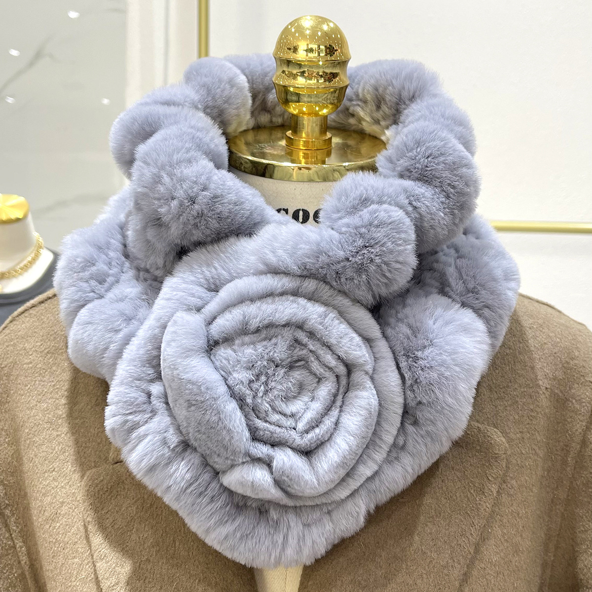 J0148 Angolan rabbit fur patterned scarf, delicate and skin-friendly with no static electricity, simple solid color that flatters the skin tone. - view 4