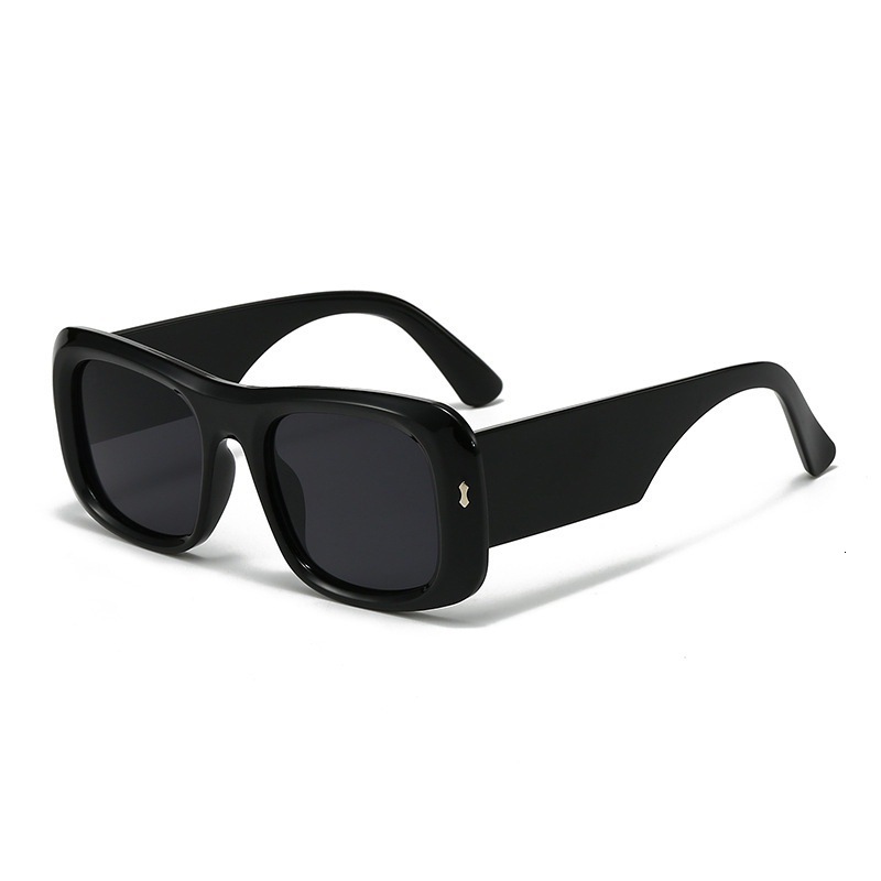 Chic Broad Rimmed Style Glasses Offering Face Contouring Effects - view 5