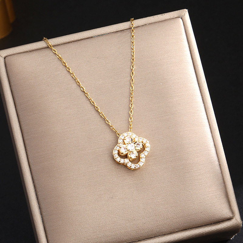 Necklace Fashionable Lucky Clover Titanium Steel Necklace For Women With Elegant Temperament Simple And Versatile Clavicle Chain Fashion Accessories - view 3