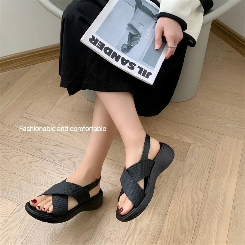 Womens Thick Soled Sandals 2026 Summer Fashionable Soft Beach Slippers Breathable Non Slip Fashion for Women 260626 - view 6