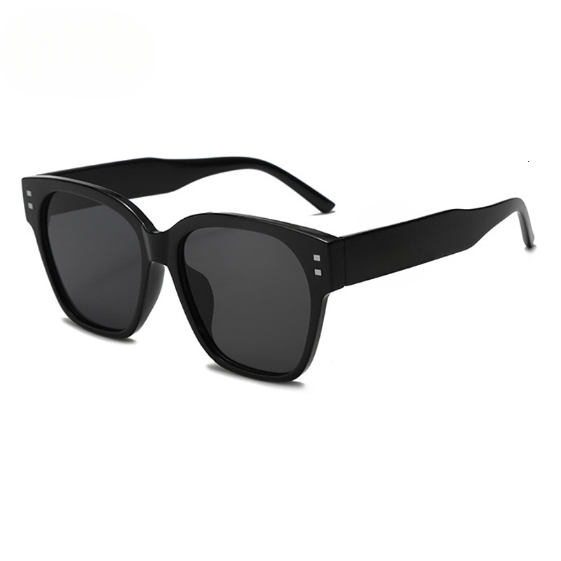 Chic Style Unisex Sunglass Accessory Featuring Contemporary Lens Technology - view 5