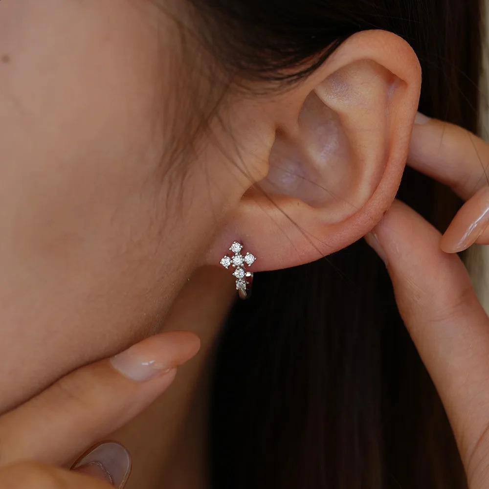 selling 18K white gold cross earrings for women and platinum PT950 Ushaped personalized hiphop ear clip 260623 - view 5