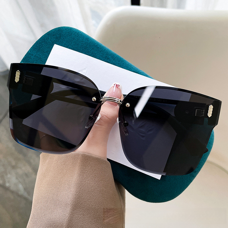 2026 New Designer Niche Luxury Personality Trend Casual Versatile Frameless Cut Edge Gradient Color High-quality Sunglasses Sunshade Women's Sung - view 4