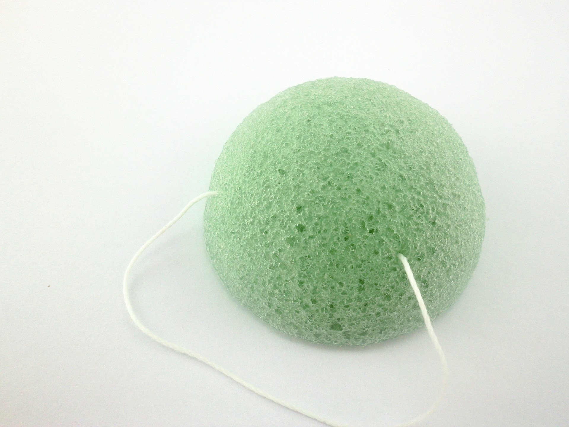 Hemispherical Konjac Sponge Facial Cleansing Puff, Bamboo Charcoal Konjac Face Sponge for Deep Pore Cleansing - view 8