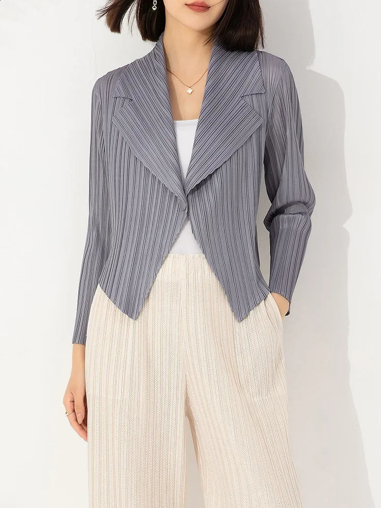 Miyake Pleated Coat Womens Early Autumn Style Fashionable Versatile Suit Collar One Button Temperament Short Top 260626 - view 4