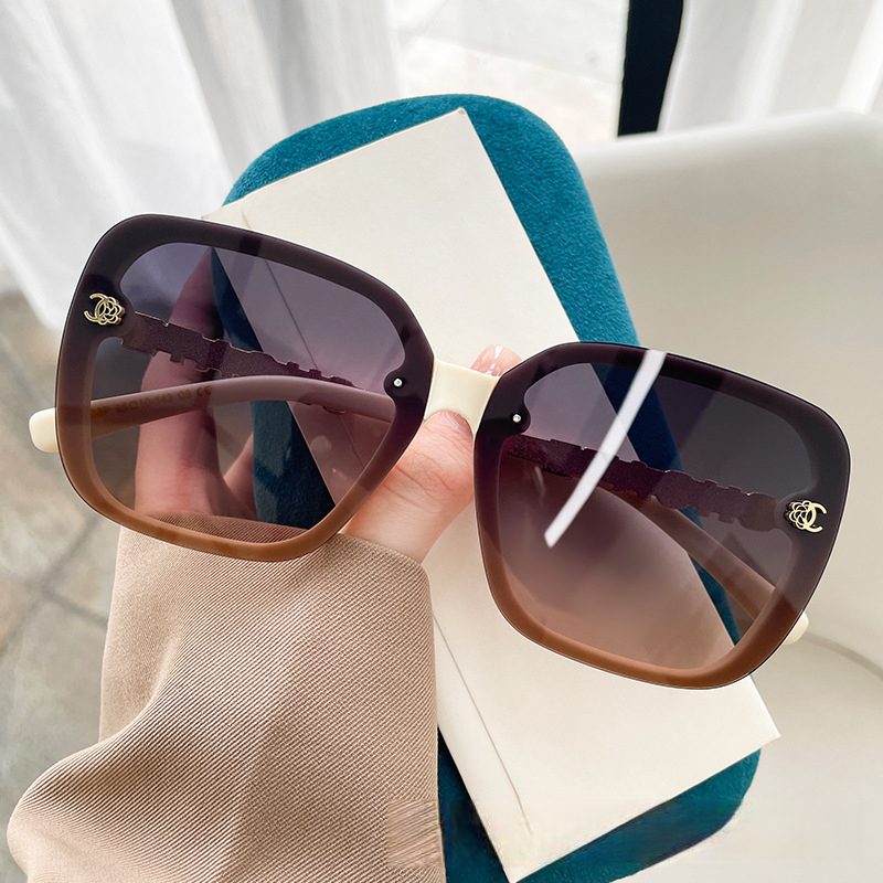 Designer's New High-end Imitation Chain Terms Niche Light Luxury Small Fragrance Retro Sunglasses Female Internet Celebrity Fashionable Sunshade  - view 4