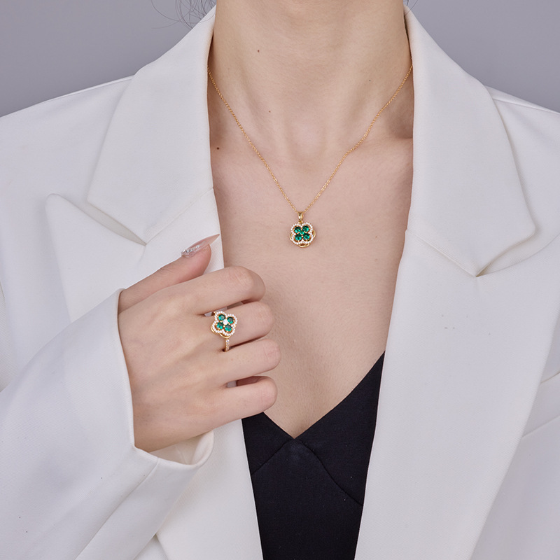 Rotating Emerald Four-Leaf Flower Necklace for Women, Light Luxury Niche Design, High-End 2026 New Style, Elegant Clavicle Chain - view 4