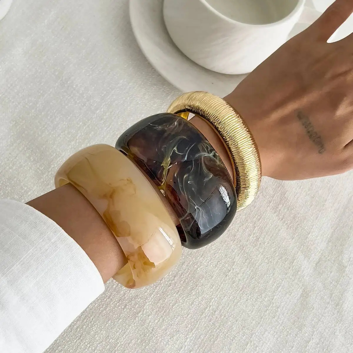 IngeSightZ 3Styles Vintage Geometry Resin Acrylic Thick Wide Bracelets Women 2026 Punk Geometry Round Bangles Steampunk Jewelry260624