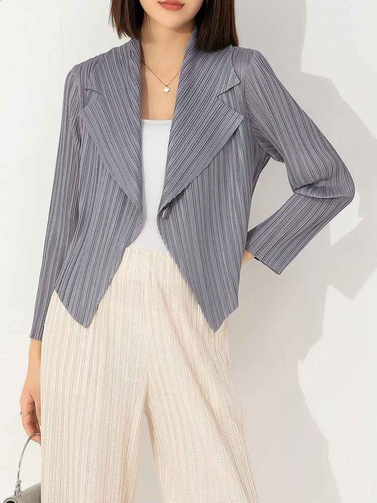 Miyake Pleated Coat Womens Early Autumn Style Fashionable Versatile Suit Collar One Button Temperament Short Top 260626 - view 5