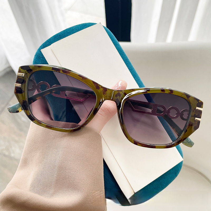 2026 Designer's New Cat Eye Small Frame Niche Versatile Light Luxury Style Women's Sunglasses Internet Celebrity Personality Simple Sunshade - view 8