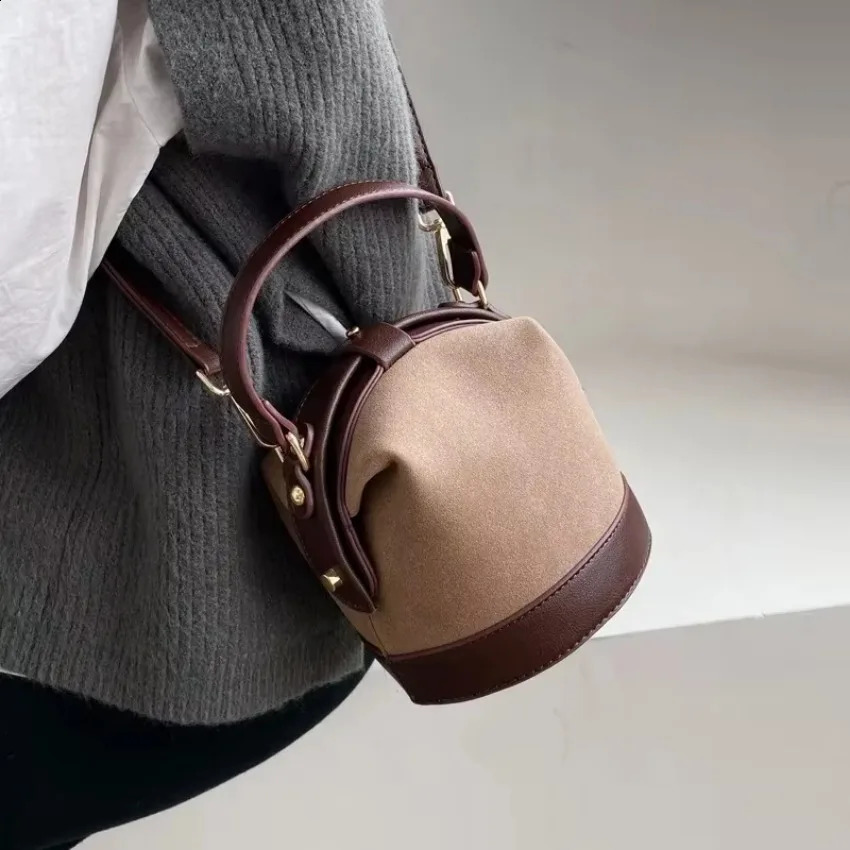 1 Pcs Shoulder Bucket Bag Korean Edition Simple Crossbody Bag Versatile Crossbody Bag Fashion Handbag Spring Summer Fashion 260626 - view 7