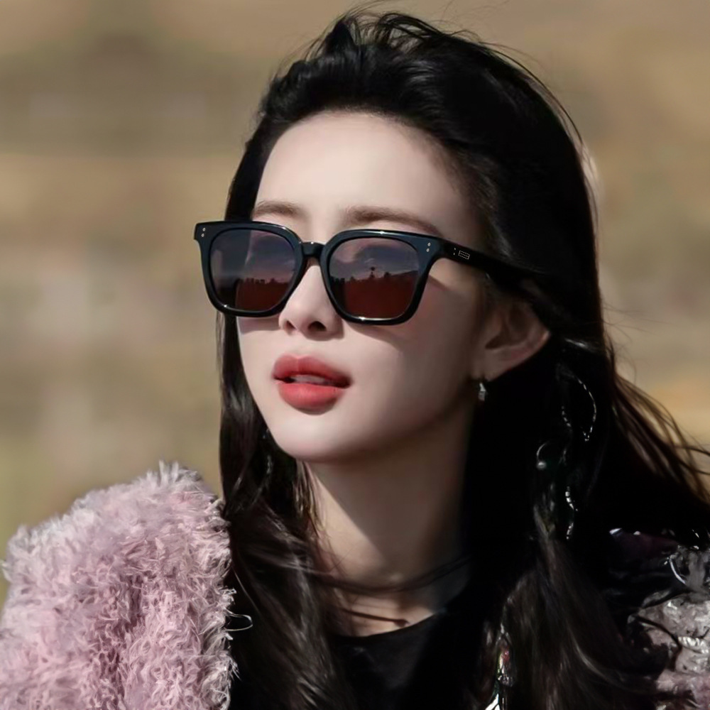 Unisex Women Small Frame High-end New Fashion Sunglasses UV Protection Trendy wholesale - view 3