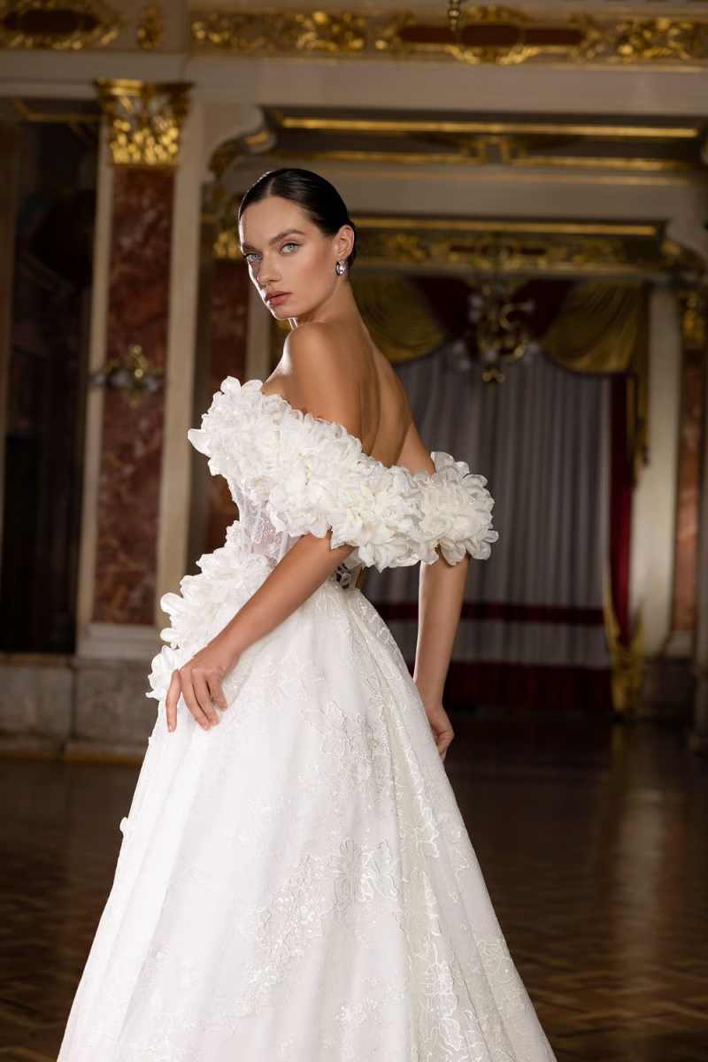 Royal Off Shoulder Wedding Dress Illusion Flowers Ruffles Appliques Bridal Gown Sweep Train Bride Dresses Customized - view 4