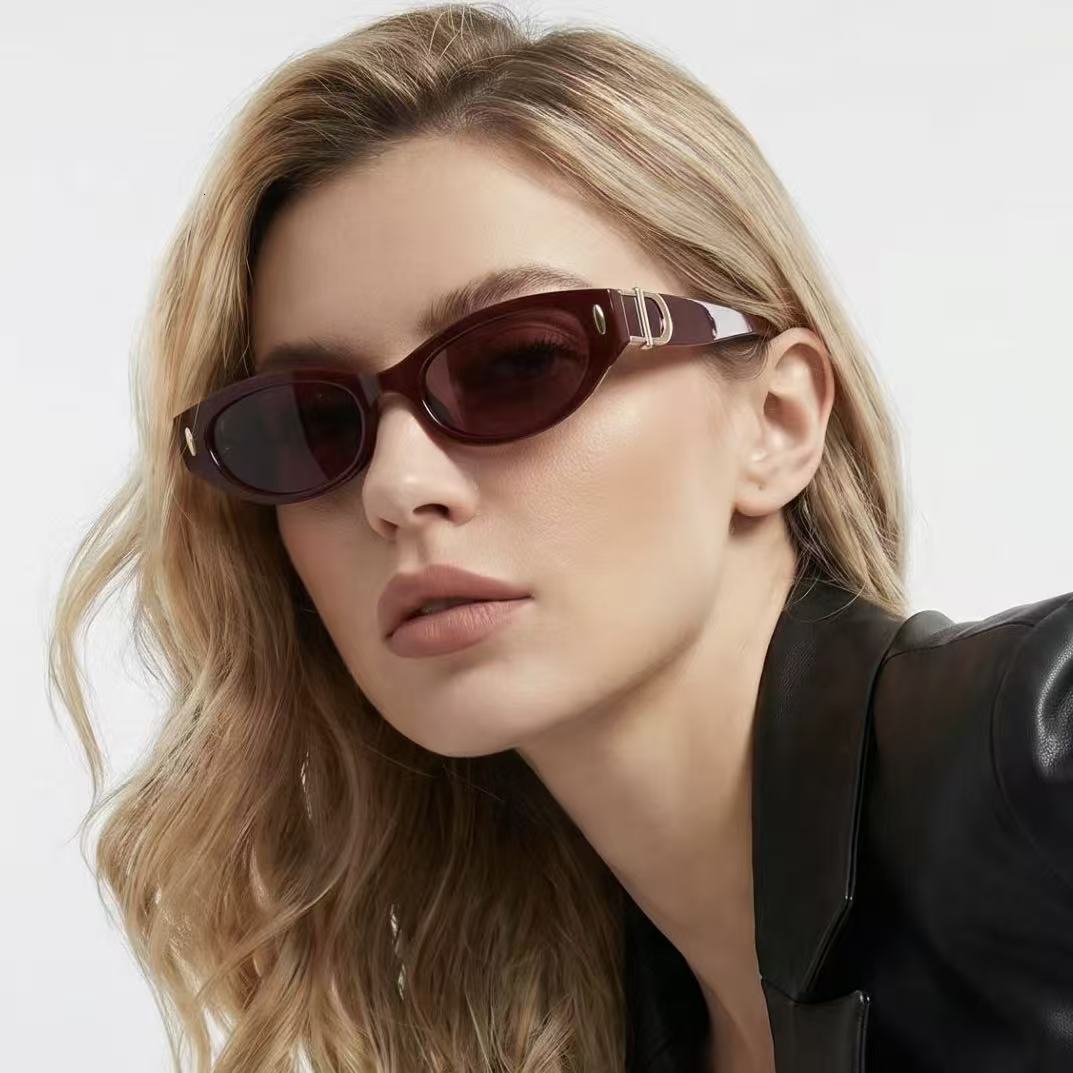 2026 Designer's New Small Frame Cat Eye Sunglasses Luxury European And American Street Photography Men's And Women's Sunglasses Versati