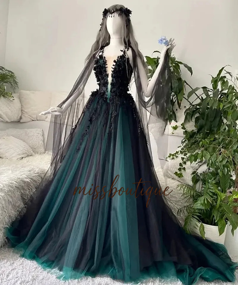 Vintage Princess Wedding Dark Green And Black Gothic Bridal Gown 3D Floral Appliques Long Tulle A Line Bride Dress Halter Backless Corset Vestido De N
