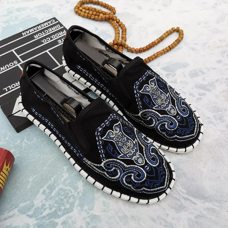Classic Chinese Embroidered Mens Flats Shoes Slip on Casual Canvas Shoes Black Comfortable Loafers Flats Men mocasines hombre 260626
