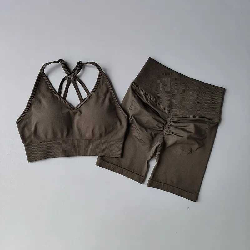 Fitness Set V-Neck Bra High-Waisted Womens Quick-Dry Yoga Wear Butt-Lifting 3/4-Length Shorts for Workout and Training M260626 - view 4