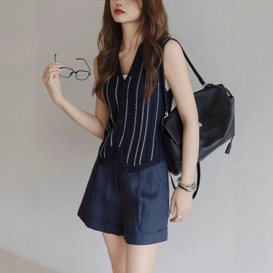 Old Money Style V-Neck Two-Tone Buttoned Sleeveless Vest For Women, Fashionable And Slim-Fitting Knitted Cardigan A4957 Sleeveless Top Sexy Suspenders - view 5