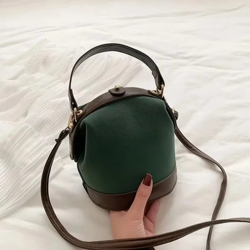 1 Pcs Shoulder Bucket Bag Korean Edition Simple Crossbody Bag Versatile Crossbody Bag Fashion Handbag Spring Summer Fashion 260626 - view 4