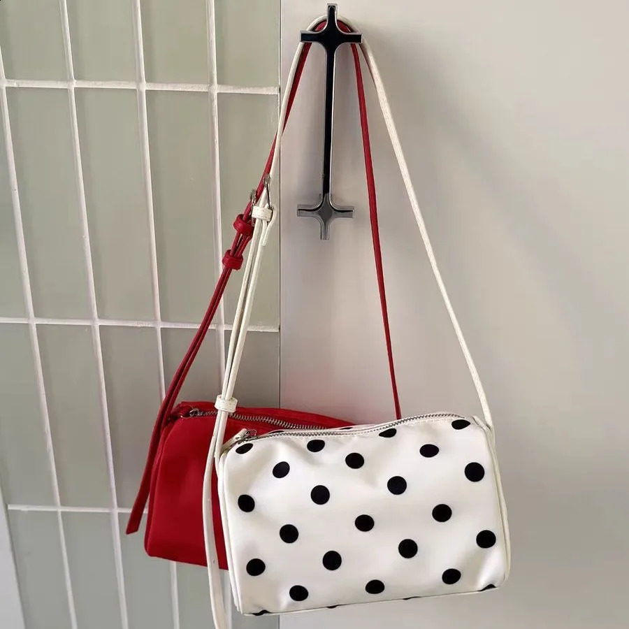 Korean Casual Fashionable Polka Dot Three-dimensional Pillow Bag Hand-held Toast Bag Versatile Simple Shoulder Messenger Bag a260625 - view 5