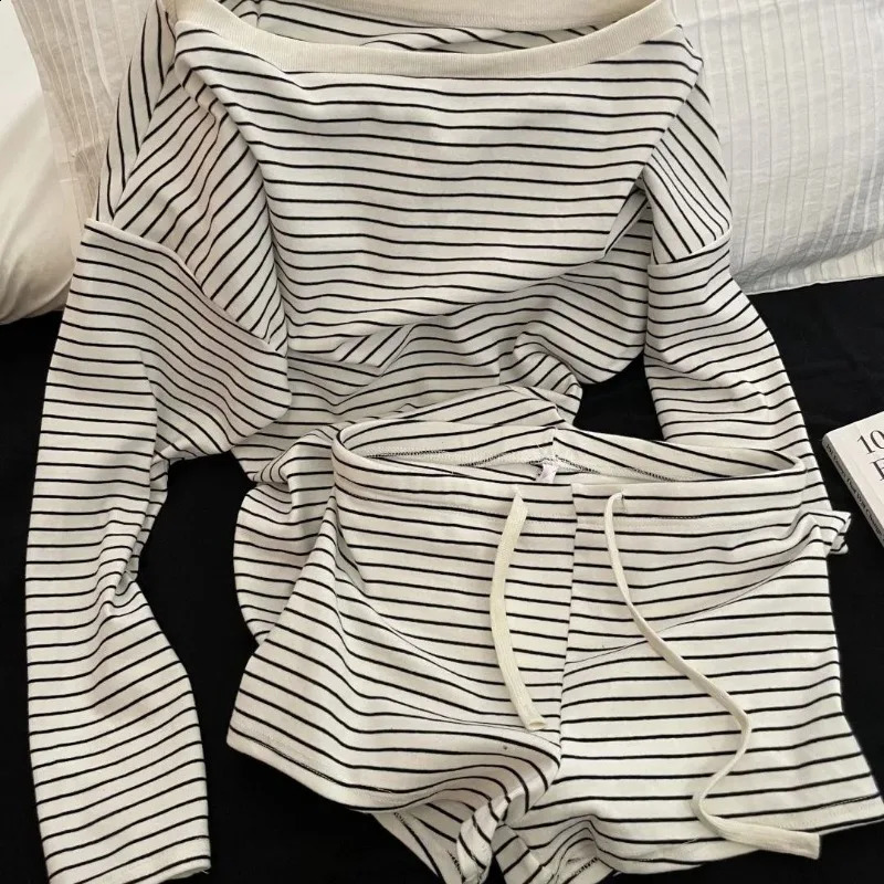 2026 Long-sleeved Pajamas with Black and White Stripes and Off-the-shoulder Korean Style Shorts for Women Home Wear Set 260626 - view 4
