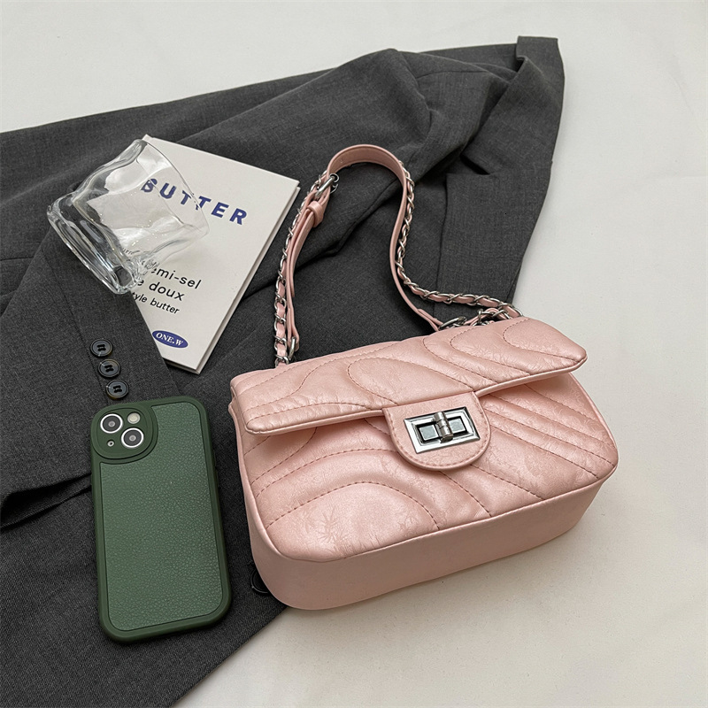 Summer Trend Quilted Diamond Embroidery Small Bag For Women, Textured Metal Chain Lock Buckle Versatile Shoulder Crossbody Handbag - view 4