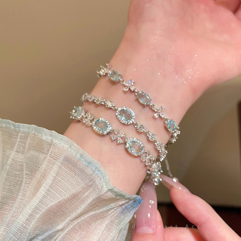 Bracelet Exquisite Oval Flower Bracelet For Women Fashionable And Adjustable The Tail Buckle Can Be Flexibly Changed To Adapt To Various Cuff Clothing - view 4