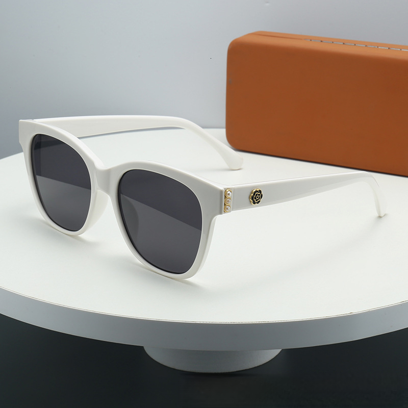 2026 Designer's New Oval Frame With Pearl Inlay Versatile For Daily Leisure Luxurious And High-end Small Fragrance Sunglasses Popular UV Resistan - view 4