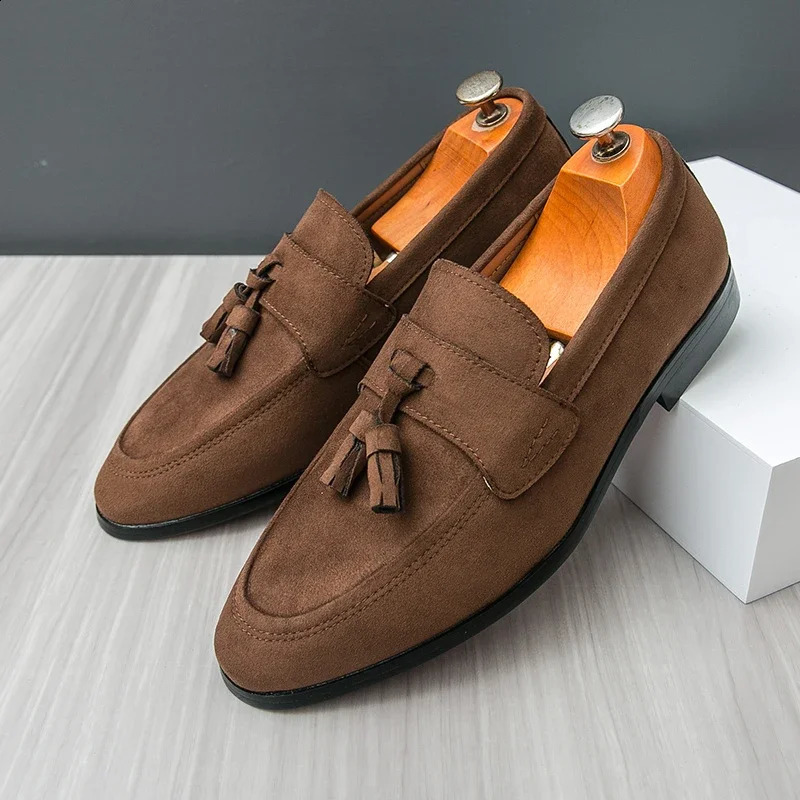 Mens Tassels Loafers Comfortable Suede Shoes Men Leather Lowheel Wedding Moccasins British Style NonSlip Retro Driving 260624