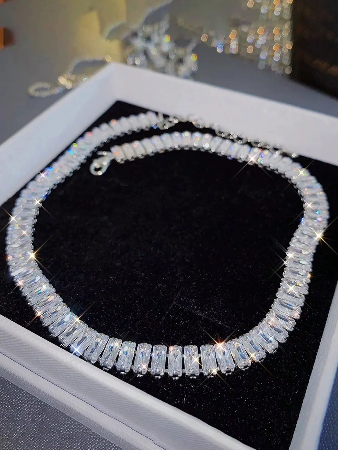 Sparkling Baguette-Cut Crystal Choker Necklace for Women Elegant Short Chain Jewelry 260624