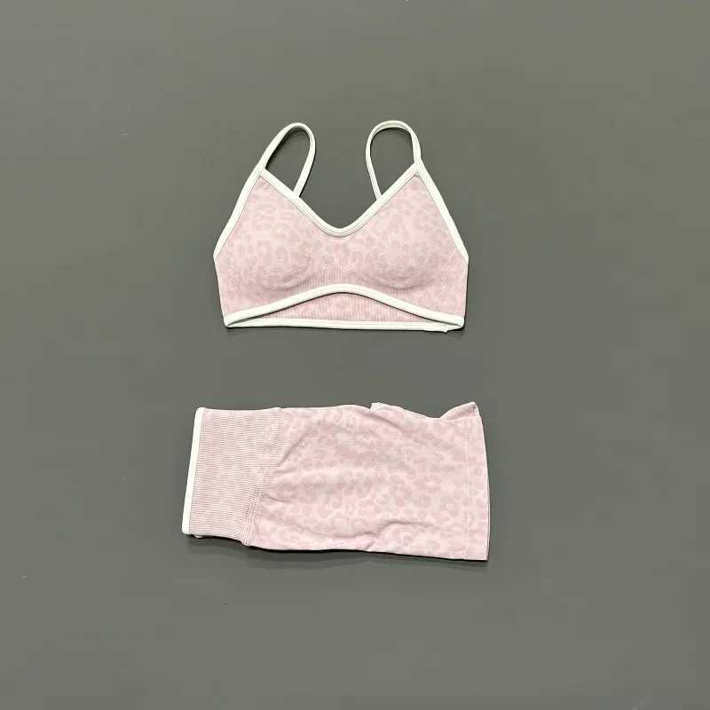 Women 2Pcs Set HISTELLO Workout Seamless Yoga Leopard Print Bra Low Waist Scrunch Fitness Shorts Elastic Slim Fit Gym Sports Set M260626 - view 6