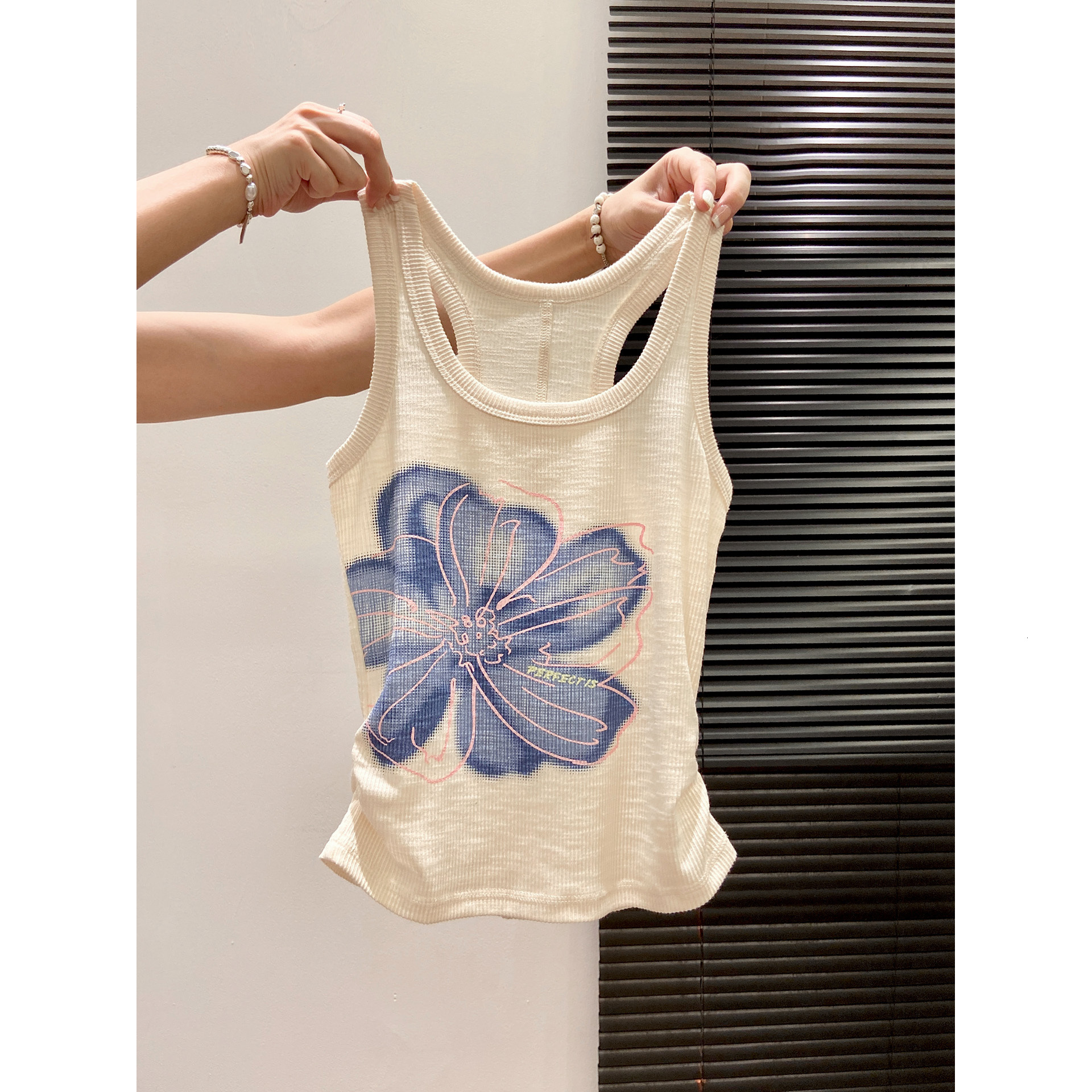 Stylish Gradient Orchid Print Camisole For Women, Summer Outerwear, Anti-Exposure, Slim-Fit, With A Racerback Design Sleeveless Top Sexy Suspenders - view 3