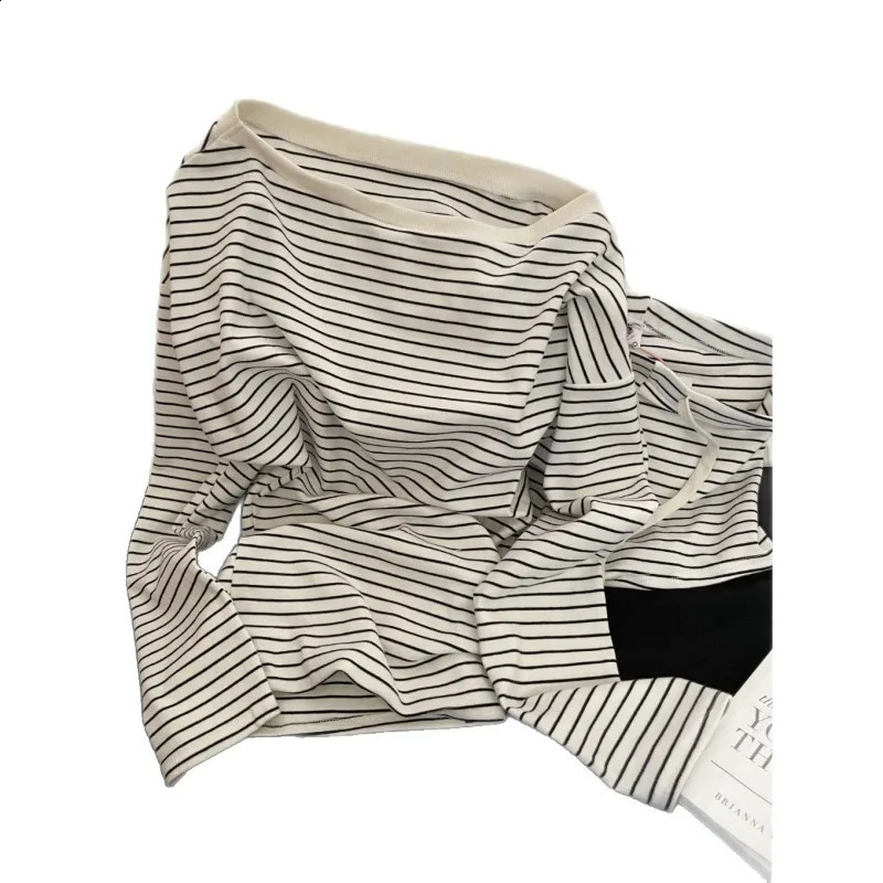 2026 Long-sleeved Pajamas with Black and White Stripes and Off-the-shoulder Korean Style Shorts for Women Home Wear Set 260626 - view 7