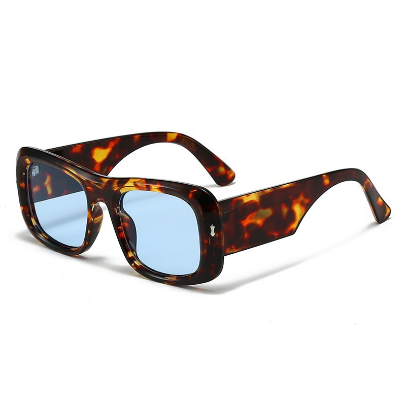 Chic Broad Rimmed Style Glasses Offering Face Contouring Effects - view 9