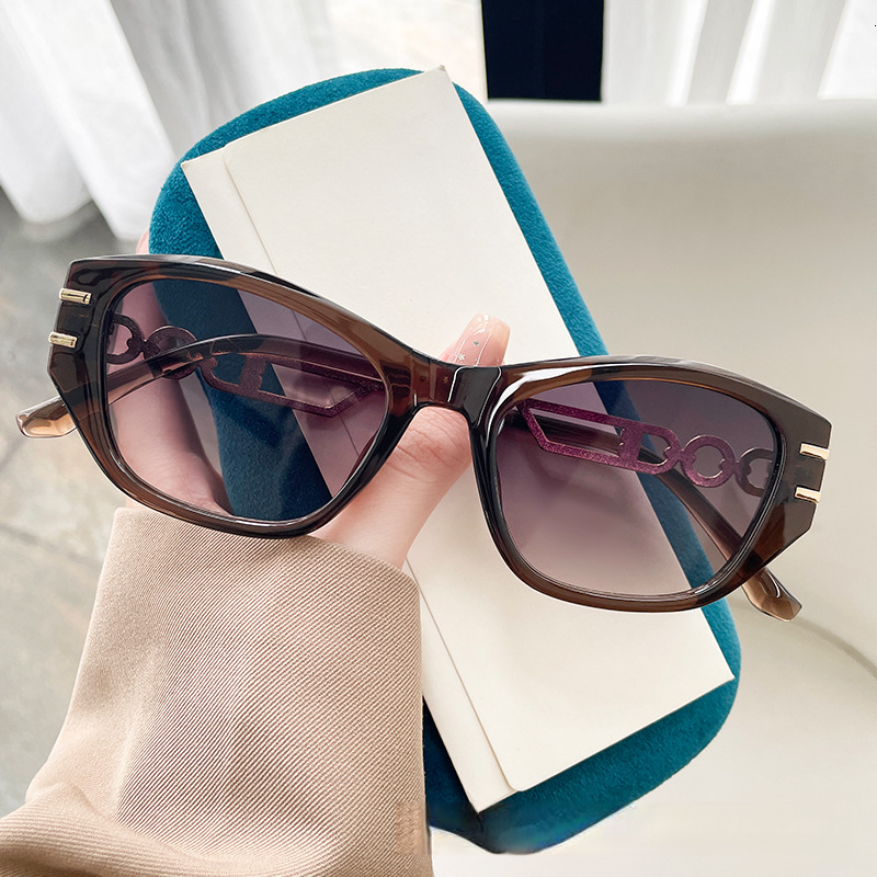 2026 Designer's New Cat Eye Small Frame Niche Versatile Light Luxury Style Women's Sunglasses Internet Celebrity Personality Simple Sunshade - view 5