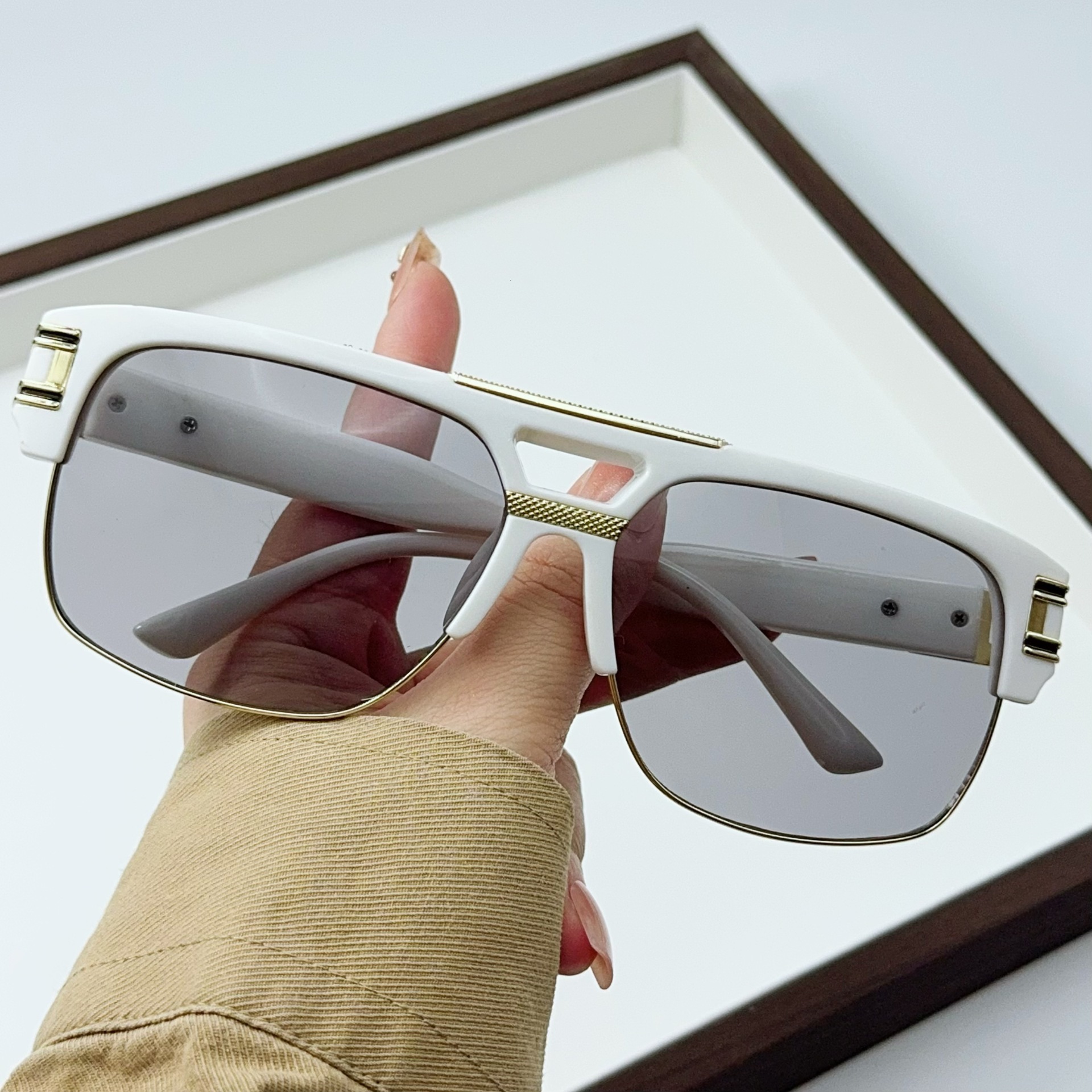 2026 Designer's New Metal Sunglasses Men's Box Retro Trendy Large Frame Sunglasses Women's Street Photography Fashion European And Amer - view 8