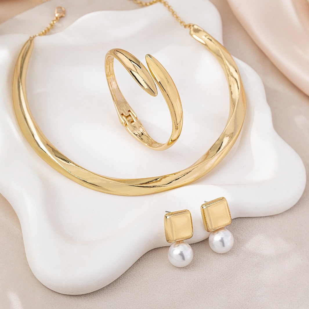 18K Gold Plated Twisted Wave Jewelry Set Ins Light Luxury Women Choker Necklace Open Bangle Bracelet Pearl Earrings - view 5