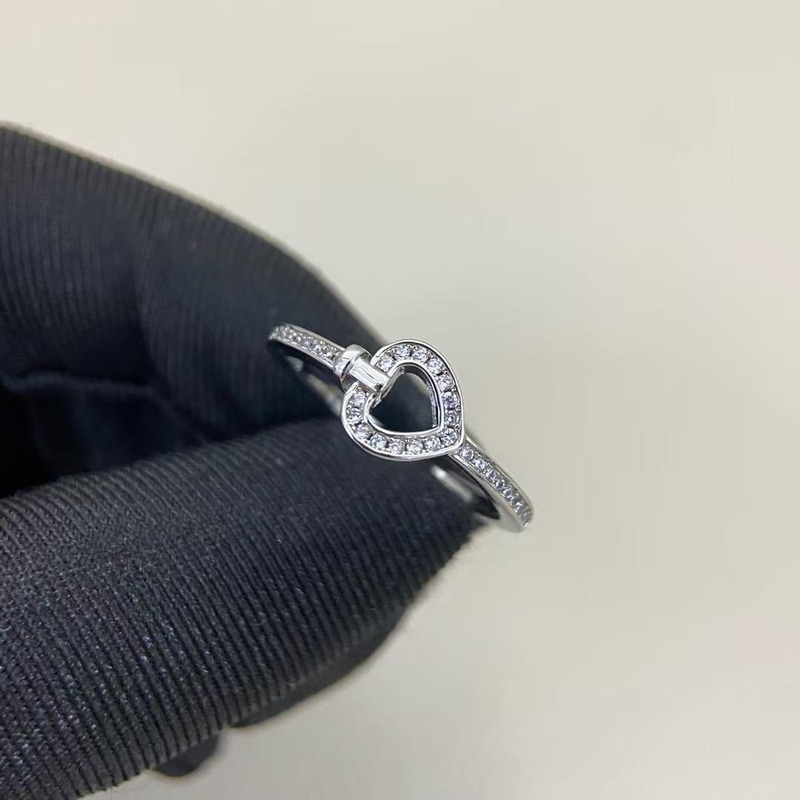 Ring Fashionable And Minimalist Heart Shaped Diamond Ring With Exquisite Geometric Design And Diamond Inlaid Ring Jewlery Designer For Women Fashion A - view 3