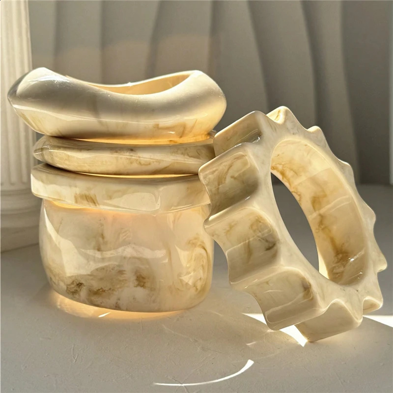 HUANZHI Beige Tie Dye Wide Asymmetrical Resin Bracelet Exaggerated Geometric Fashion Thick Oversized Jewelry Gift Autumn260624 - view 5