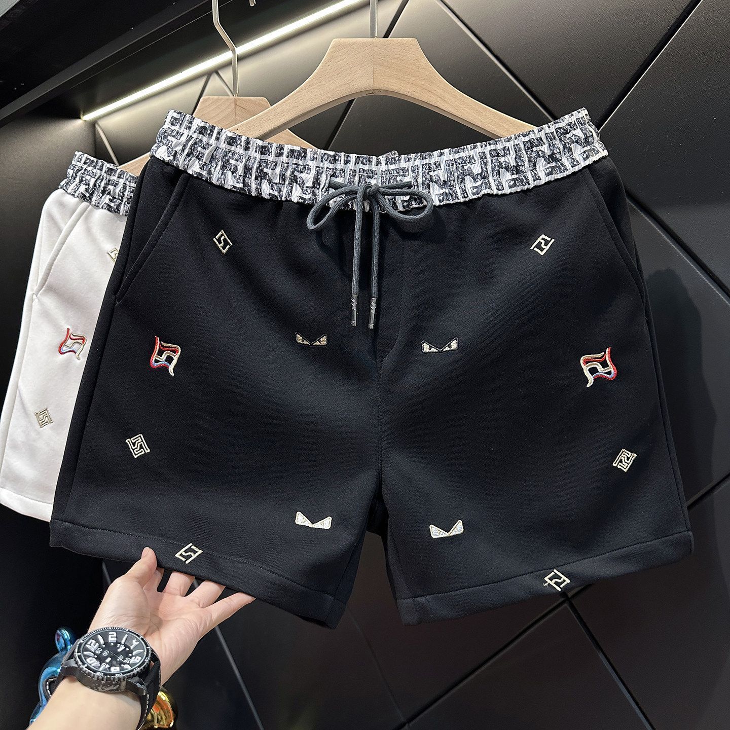 Men's Pleated Shorts, Relaxed Athleisure Capri Pants - Lightweight Black Polyester, Elastic Drawstring Waist, Low-Rise Fit, Feather Embroidery, Slogan